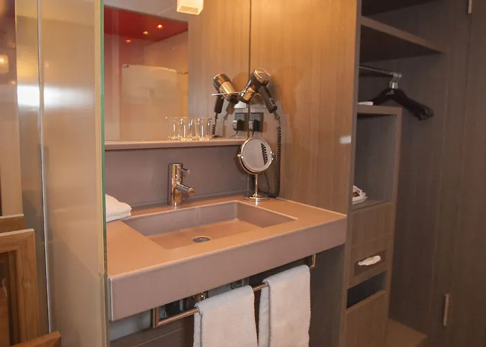 Hotel Agora Swiss Night By Fassbind