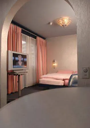 Готель Agora Swiss Night By Fassbind 4*